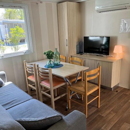 Mobil-Home Climatise Avec Piscine Aureilhan  ภายนอก รูปภาพ